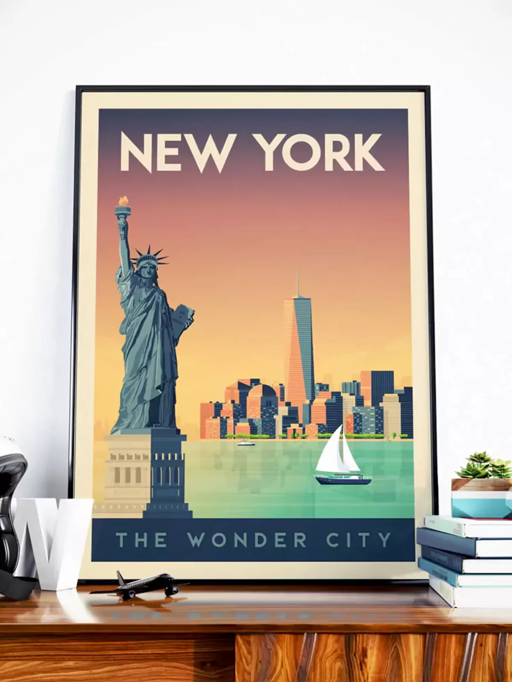 Affiche de la ville de New York aux États-Unis au style vintage. Cette affiche au design rétro et coloré égayera votre décoration intérieur de votre maison, dans une chambre d’enfant ou encore votre salon et salle de jeux.