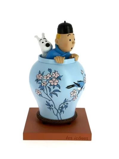 Tintin et Milou sortent du vase pour espionner des criminels, dans l’aventure du Lotus bleu. Le célèbre reporter est sur la piste de dangereux trafiquants d’opium