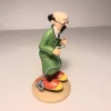 Figurine du Professeur Tournesol - Modèle réduit pour collectionneur. Ces patins, imaginés par Tournesol, sont équipés de petits moteurs qui permettent de se déplacer plus rapidement et sans effort.