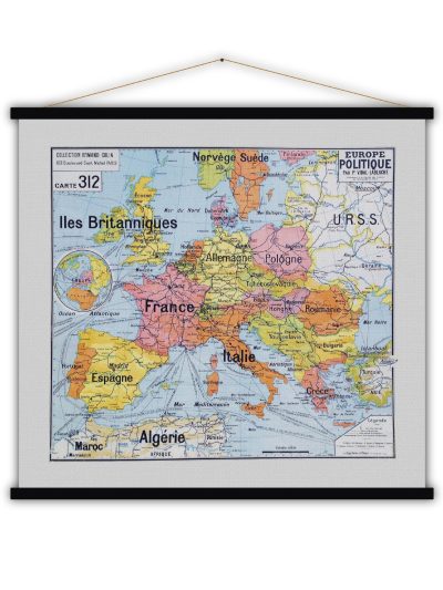 Carte géographique Europe politique, imprimée sur coton brut, baguette en bois peint, corde en coton.