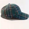 Casquette de baseball tartan vert foncé, le complément parfait à votre garde-robe. Six panneaux mélangé de laine. La languette réglable dans le même tissu assure un ajustement pour toutes les tailles de tête.