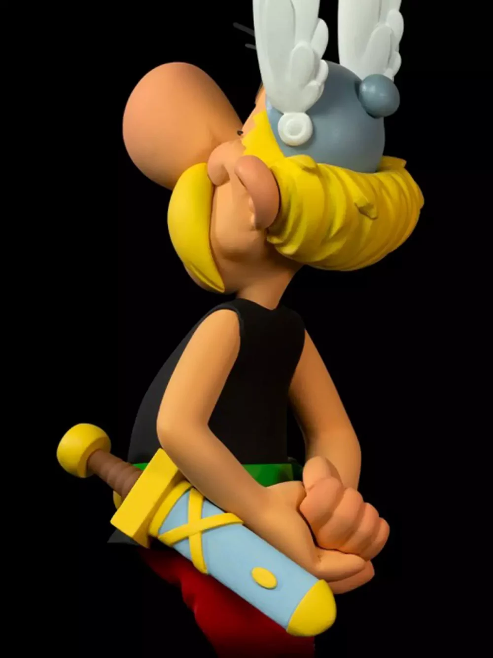 Irréductible entre tous les irréductibles, cette figurine d'Astérix sculptée et peinte à la main fera son effet à tout les connaisseurs.