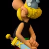 Irréductible entre tous les irréductibles, cette figurine d'Astérix sculptée et peinte à la main fera son effet à tout les connaisseurs.