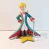 Figurine en résine et peinte à la main du petit prince. Personnages imaginés par St Exupéry qui nous plonge dans l'univers magique et poétique.