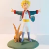 Figurine sculptée, peinte et assemblée à la main du petit prince. Modèle de collection. Personnages imaginés par St Exupéry qui nous plonge dans l'univers magique et poétique. Edition limitée à 300 exemplaires, accompagnés de leur certificat d'authenticité numéroté.