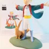 Figurine sculptée, peinte et assemblée à la main du petit prince. Modèle de collection. Personnages imaginés par St Exupéry qui nous plonge dans l'univers magique et poétique. Edition limitée à 300 exemplaires, accompagnés de leur certificat d'authenticité numéroté.