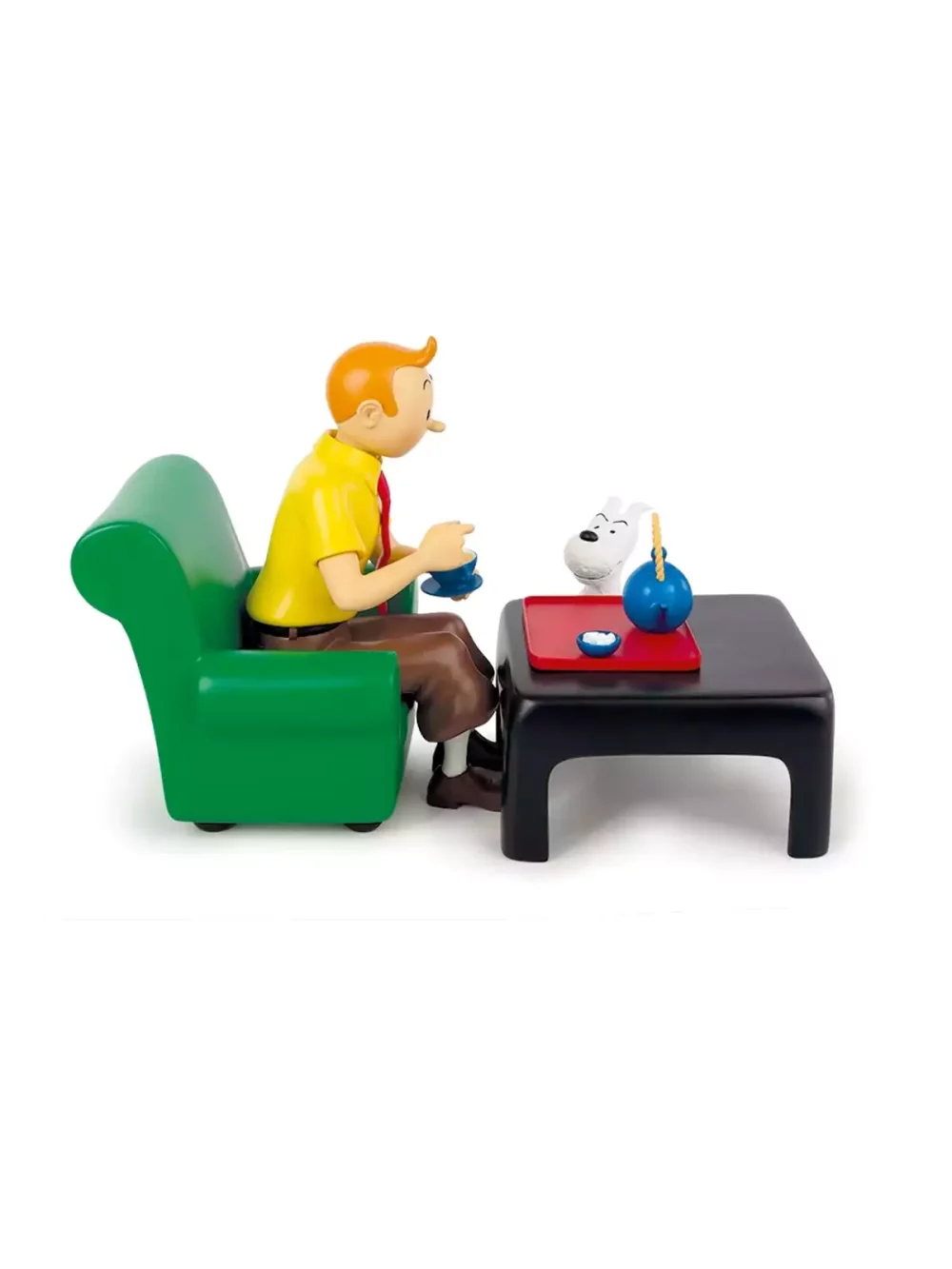 Figurine reproduisant fidèlement Tintin prenant le thé réalisée avec une nouvelle résine aux couleurs éclatantes.