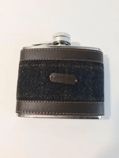 Fabriqué avec des matériaux haut de gamme, il présente un design élégant à vis. Sa taille compacte en fait l’accessoire parfait à garder dans votre poche.