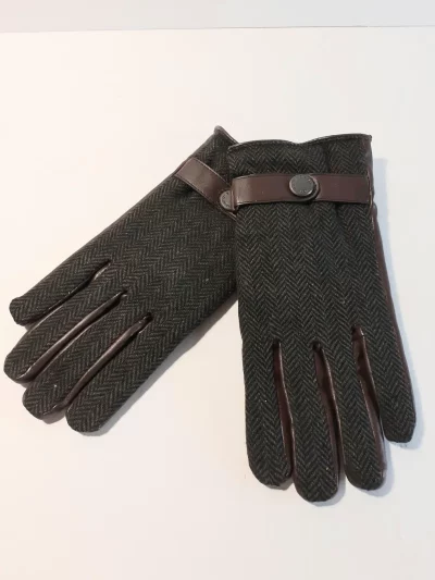 Restez au chaud et élégant avec nos gants en tweed. Confectionnés dans un tweed de laine mélangée et dotés d’une bordure en similicuir doux.