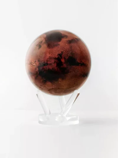 Appréciez la profondeur de « la planète rouge » dans notre représentation de Mars. Le MOVA Globe Mars a une couleur rouge causée par la poussière.