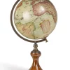 Globe terrestre vintage avec des gores appliqués à la main et reproduits à partir des cartes gravées du célèbre cartographe hollandais Gerardus Mercator de 1541. Réalisées en coopération avec la Bibliothèque royale de Bruxelles. Scientifique, décoratif, historique…