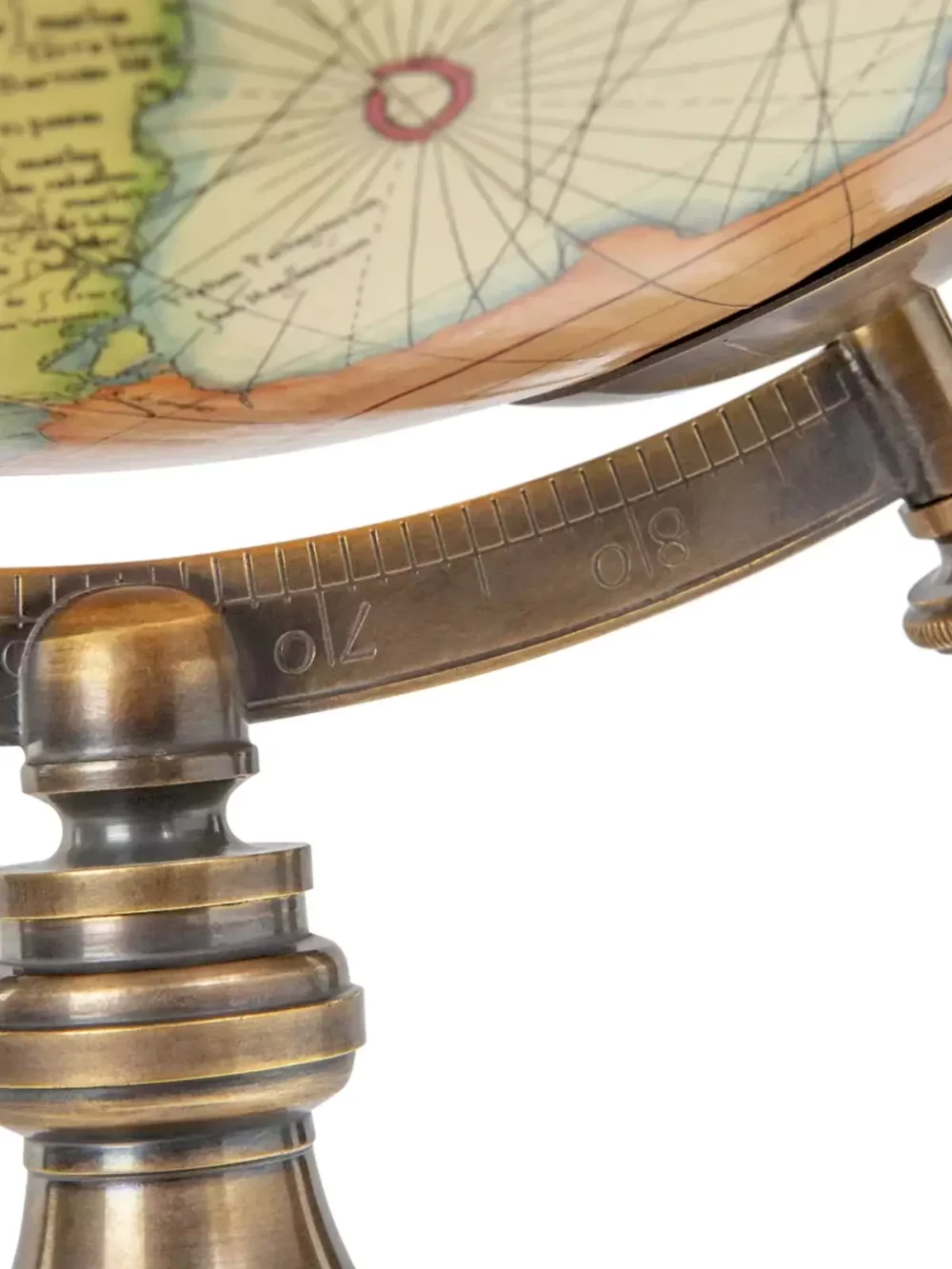 Globe terrestre vintage avec des gores appliqués à la main et reproduits à partir des cartes gravées du célèbre cartographe hollandais Gerardus Mercator de 1541. Réalisées en coopération avec la Bibliothèque royale de Bruxelles. Scientifique, décoratif, historique…