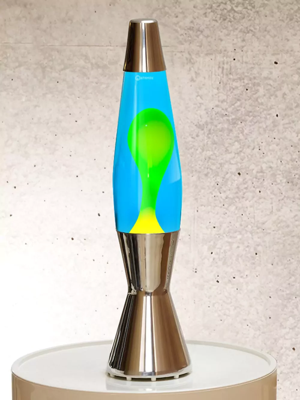 La lampe Mathmos "AstroBaby" est la deuxième lampe à lave conçue par Edward Craven Walker, inventeur des lampes à lave et fondateur de Mathmos. Ce modèle a été lancé en 1964, un an après l'Astro.