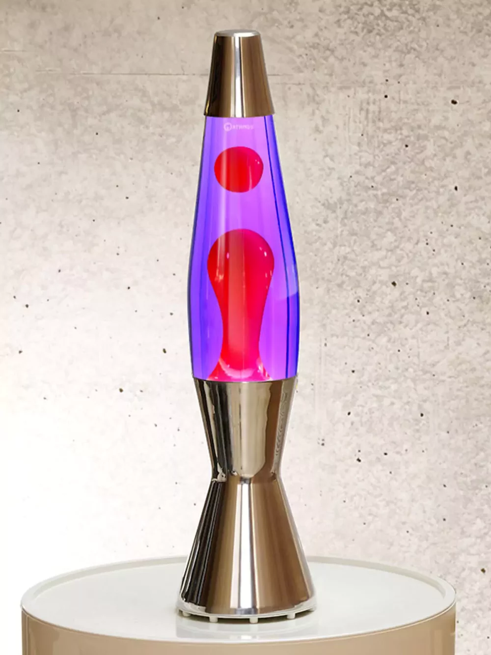 La lampe Mathmos "AstroBaby" est la deuxième lampe à lave conçue par Edward Craven Walker, inventeur des lampes à lave et fondateur de Mathmos. Ce modèle a été lancé en 1964, un an après l'Astro.