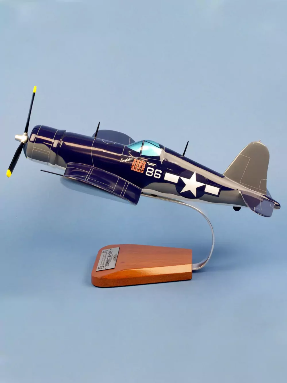 Maquette d'avion F4U-1A Corsair VMF214 Blacksheep. Maquette artisanale de décoration en bois massif. Sculptée et peinte à la main.