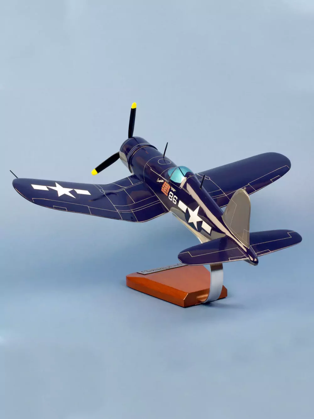 Maquette d'avion F4U-1A Corsair VMF214 Blacksheep. Maquette artisanale de décoration en bois massif. Sculptée et peinte à la main.