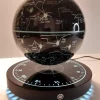 Ce globe représentant la constellation en lévitation au dessus de son socle en bois émerveillera à coup sûr ses observateurs.