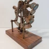 Un sextant est un instrument de navigation à réflexion servant à mesurer la distance angulaire entre deux points aussi bien verticalement qu'horizontalement