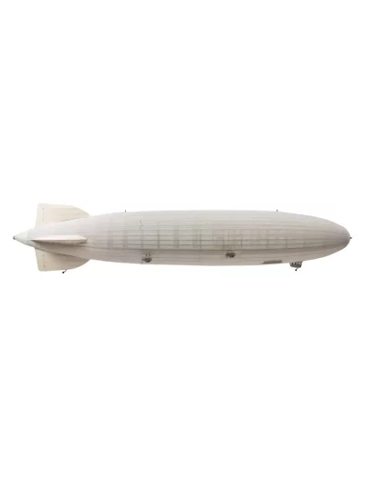 Le dirigeable emblématique, le zeppelin, est une véritable légende ! D'une longueur de 170 cm, ce modèle aérien est dans les nuages.