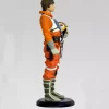 Statue en résine de Luke Skywalker avec sa tenue de pilote. Figurine de collection, tirage à 3000 exemplaires numéroté.