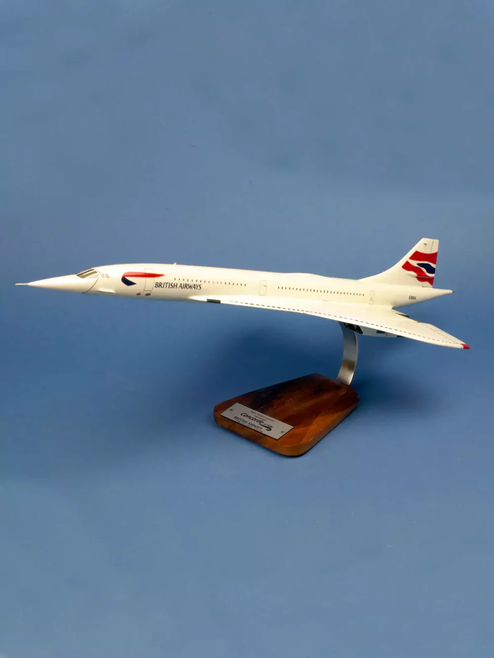 Maquette d'avion Concorde British Airways. Maquette artisanale de décoration en bois massif. Sculptée et peinte à la main.