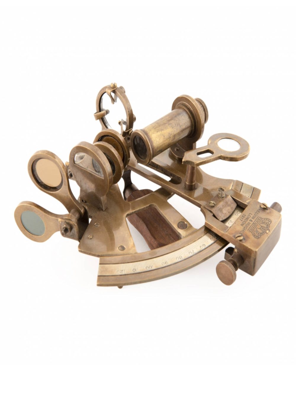 Sextant finition bronze avec son coffret bois, utile pour les explorateurs. Il possède toutes les pièces nécessaires pour photographier le soleil.