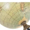 Un globe simple mais tout à fait scintillant. Nouvel ajout à une collection déjà vaste, moins grandiose que certains, ce globe est attrayant sur un bureau