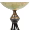 Un globe simple mais tout à fait scintillant. Nouvel ajout à une collection déjà vaste, moins grandiose que certains, ce globe est attrayant sur un bureau