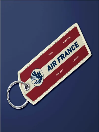 Porte-clé en tissu "flamme" Air France vintage rouge. Très maniable, il se glisse partout et permet vite de retrouver ses clés.