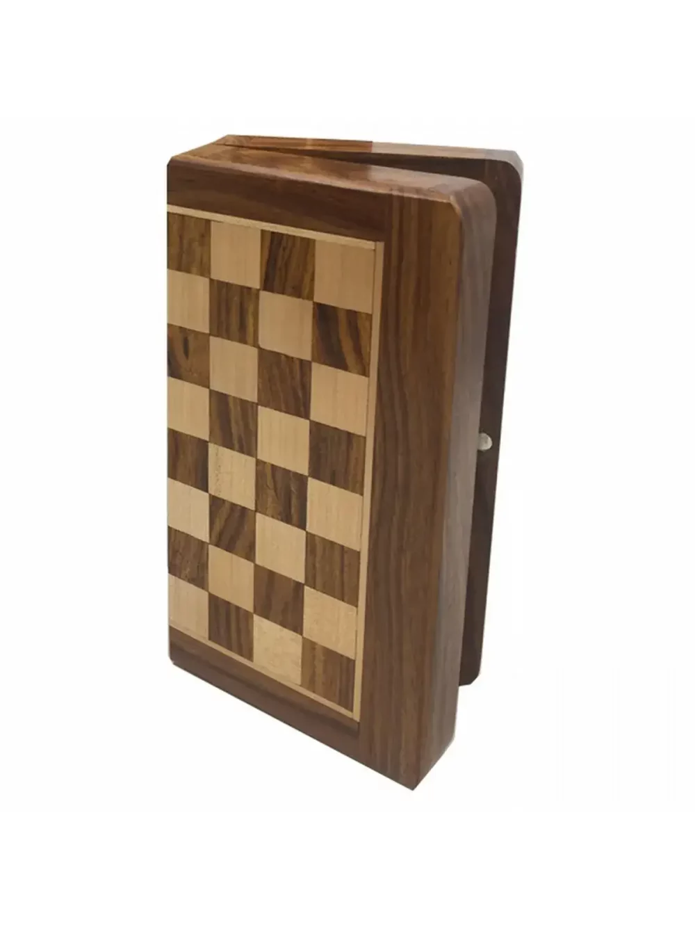 Jeu d'échecs de voyage existe en 25 x 13 cm, 30 x 15,5 cm, 35 x 18 cm ou 40 x 20,5 cm. Les pièces magnétiques lui donnent un confort appréciable pour jouer dans les transports.