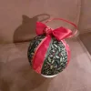 L’Ecosse et ses tartans s’invitent chez Cap Cod Héritage pour les fêtes de Noël. Artisanat entièrement réalisé à la main, chaque boule possède son histoire.