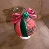 L’Ecosse et ses tartans s’invitent chez Cap Cod Héritage pour les fêtes de Noël. Artisanat entièrement réalisé à la main, chaque boule possède son histoire.