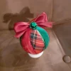 L’Ecosse et ses tartans s’invitent chez Cap Cod Héritage pour les fêtes de Noël. Artisanat entièrement réalisé à la main, chaque boule possède son histoire.