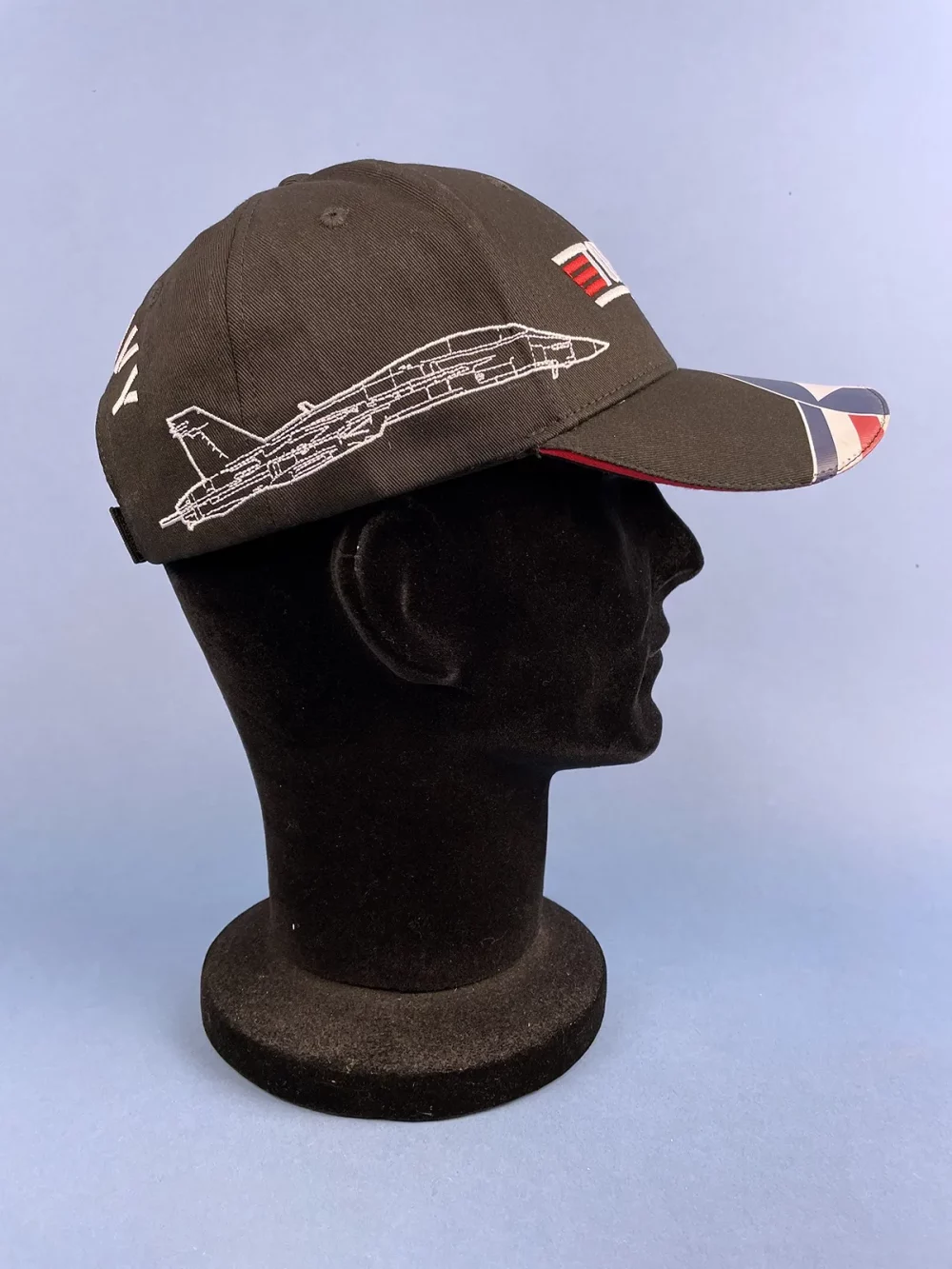 Casquette Top Gun 100% coton, ajustable par velcro. Logo et textes brodés en 3D. taille unique, adulte.